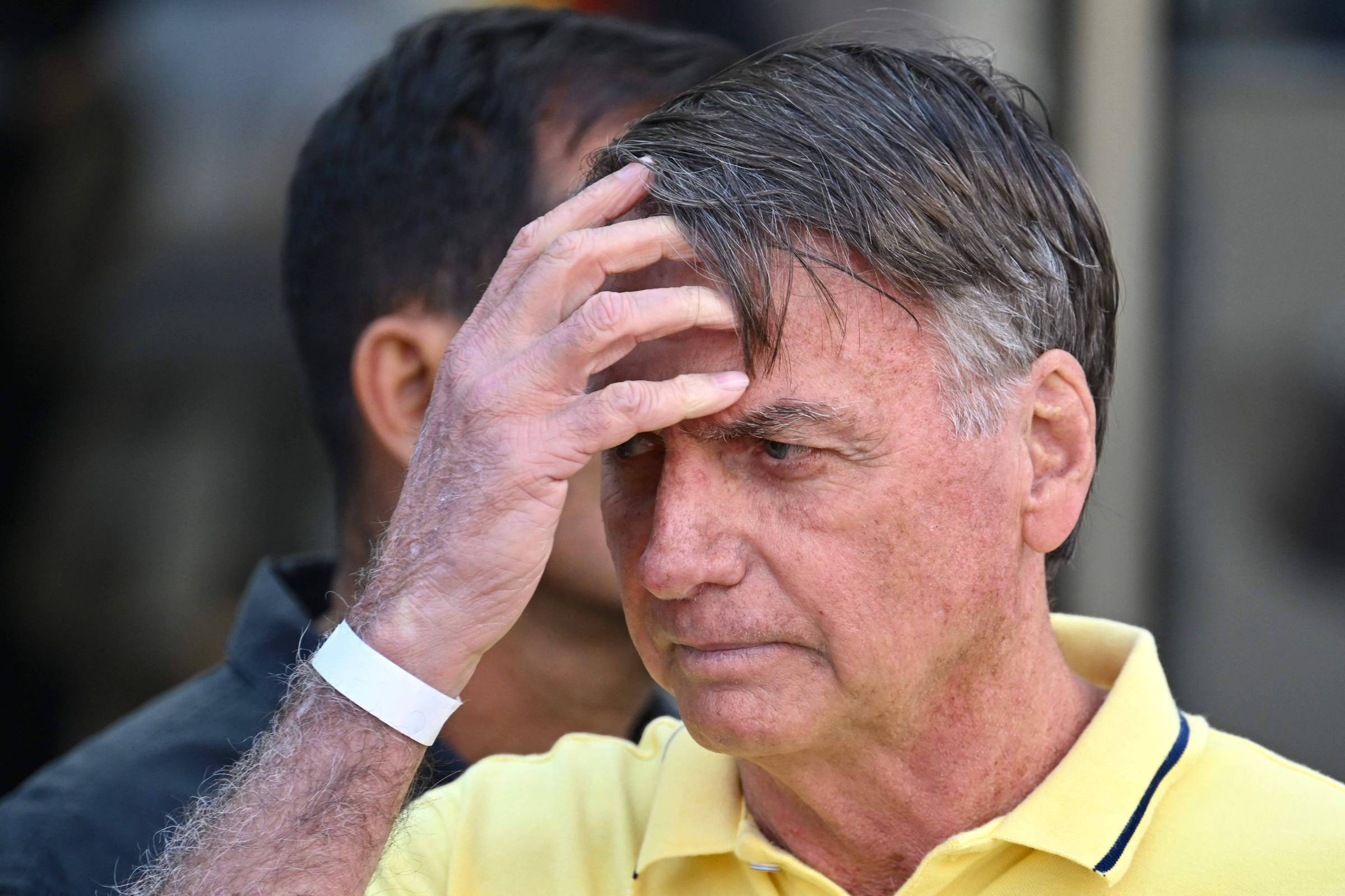 Defesa de Bolsonaro pede que Moraes autorize tratamento para quadro de soluços e ansiedade