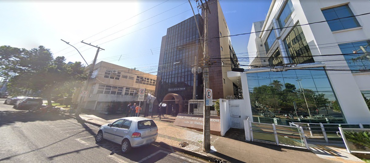 Porteiro demitido por pegar doce de baleiro no trabalho tem demissão por justa causa anulada pela justiça em MG