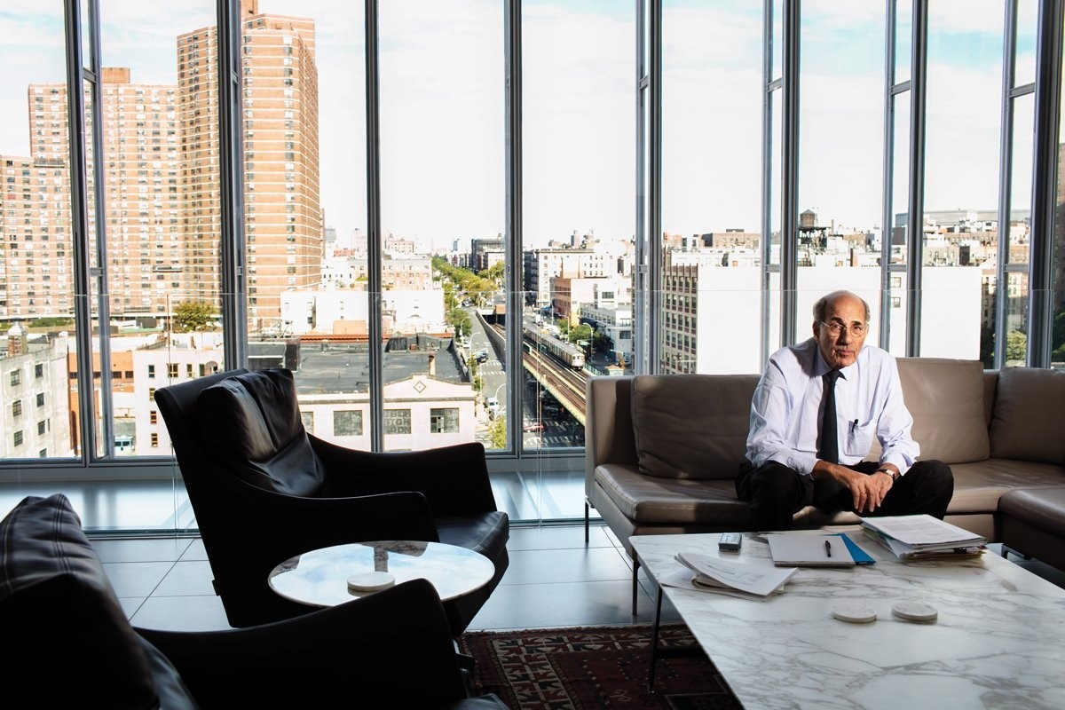 Vencedor do Nobel renuncia ao cargo na Universidade de Columbia após amizade com Epstein