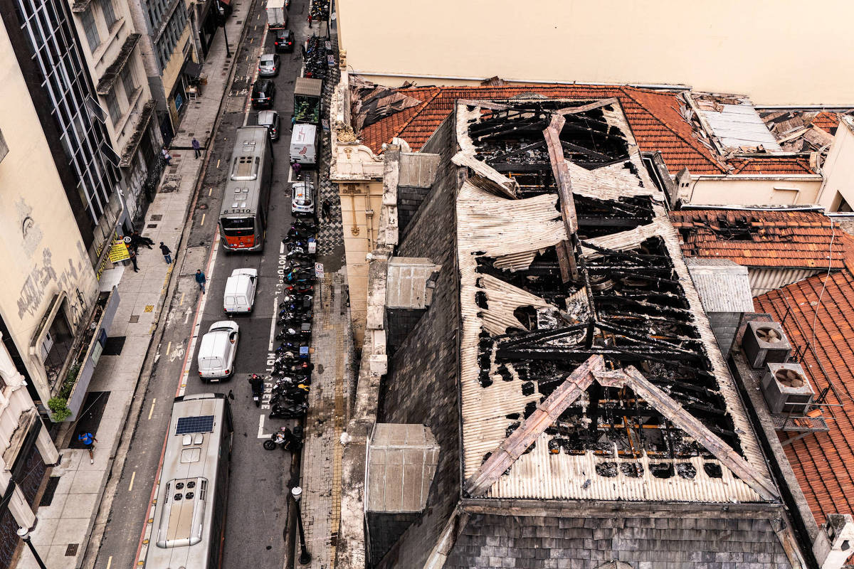 Prefeitura avalia risco de ruína em prédio histórico da Faculdade de Direito da USP após incêndio