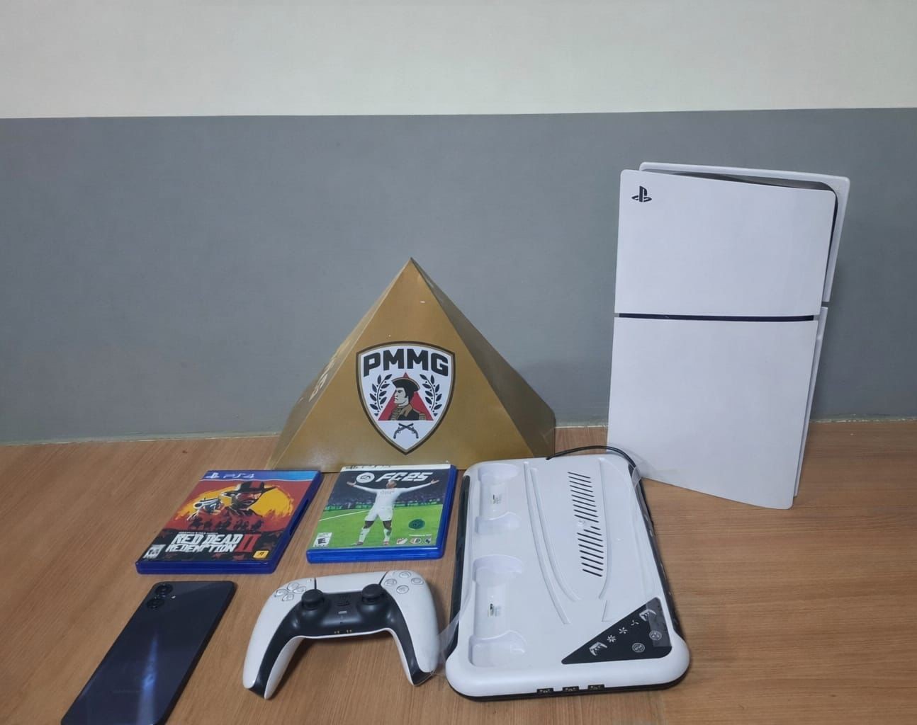 Jovem invade casa, furta PlayStation 5, confessa crime e é encontrado escondido debaixo de caixa d’água em Manhuaçu