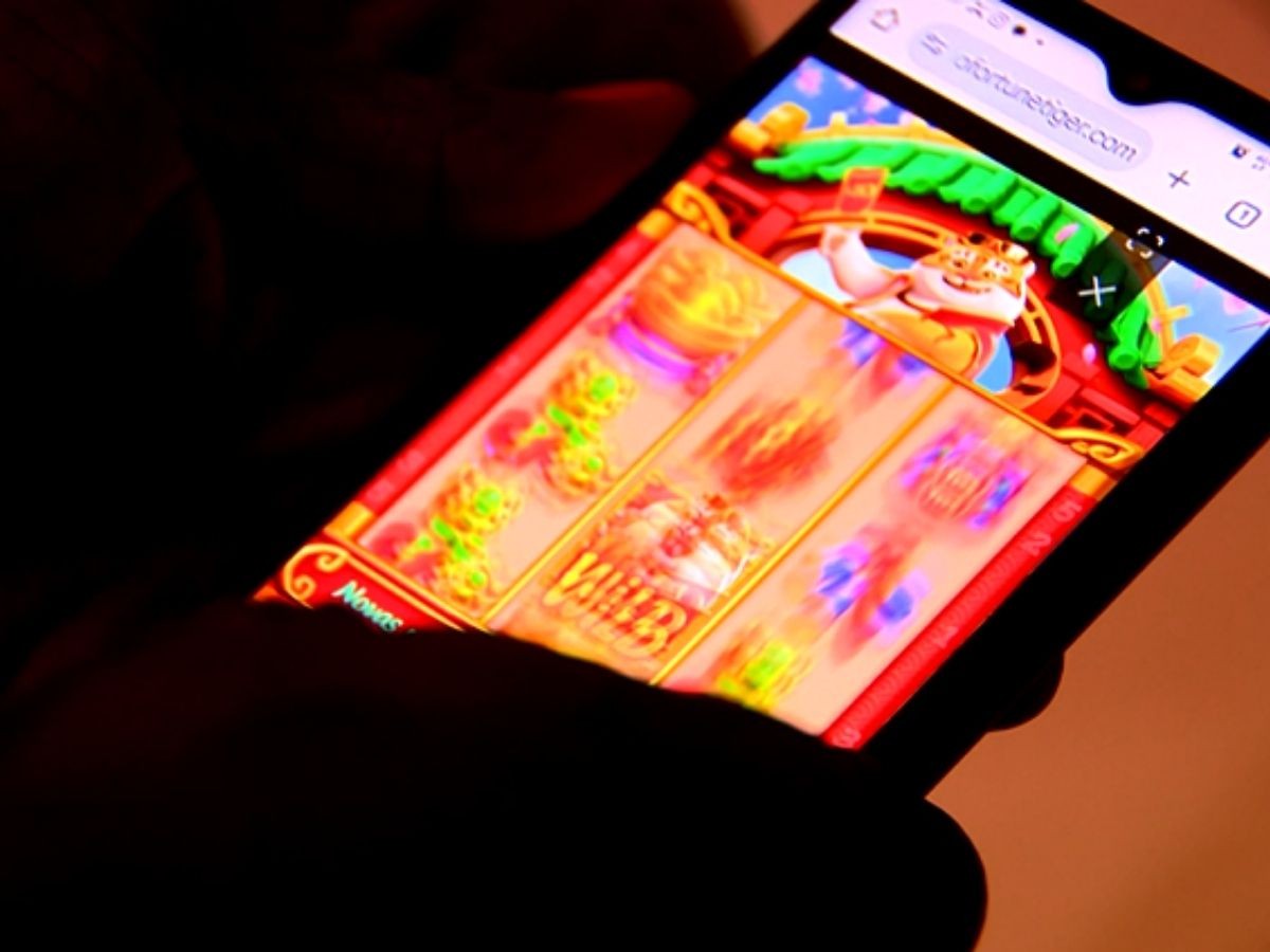 Vício em jogos de apostas leva diarista a perder salário inteiro e acumular dívida de R$ 6 mil