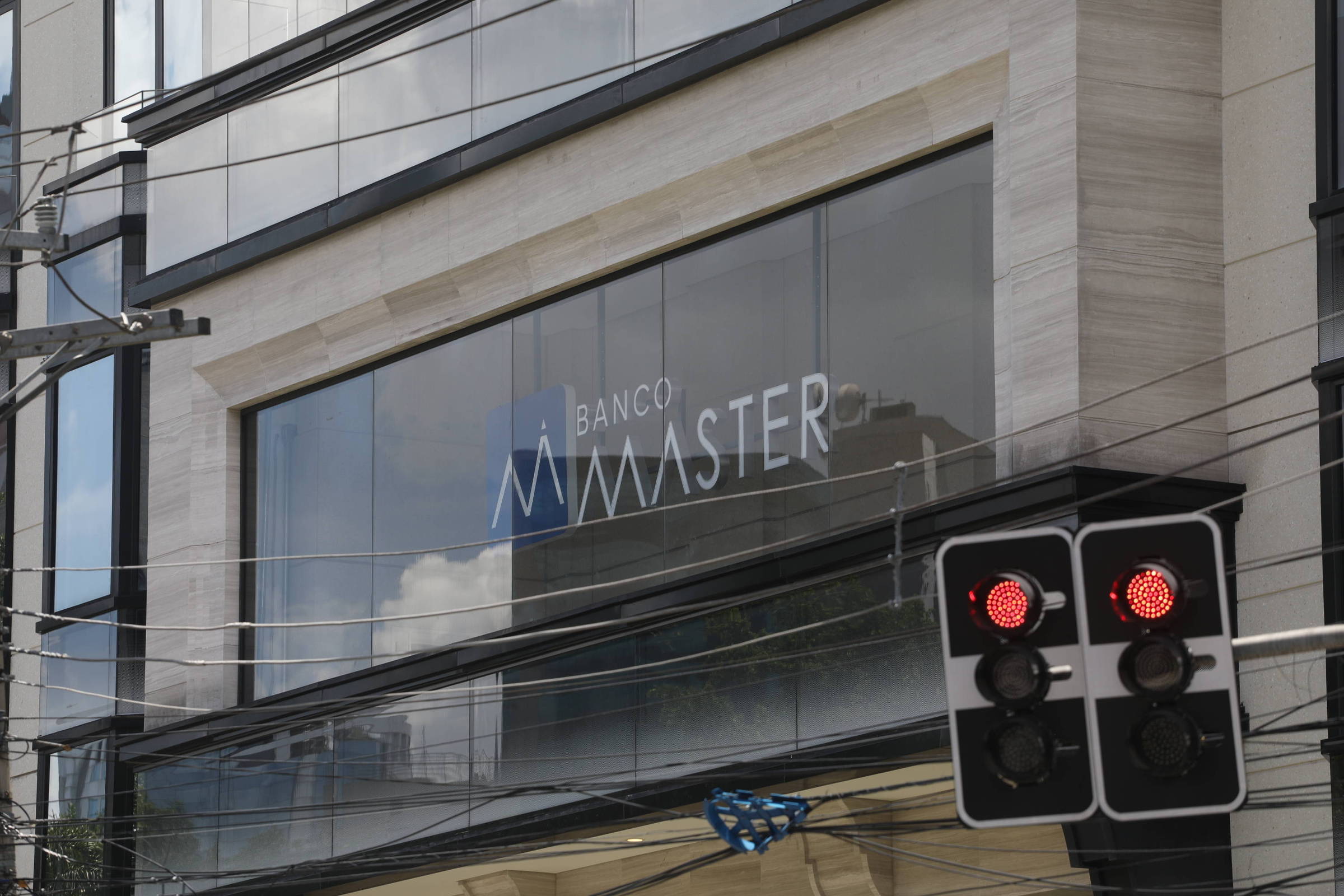 INSS detecta novo consignado irregular operado por Master, como Credcesta, e vê indícios de fraude