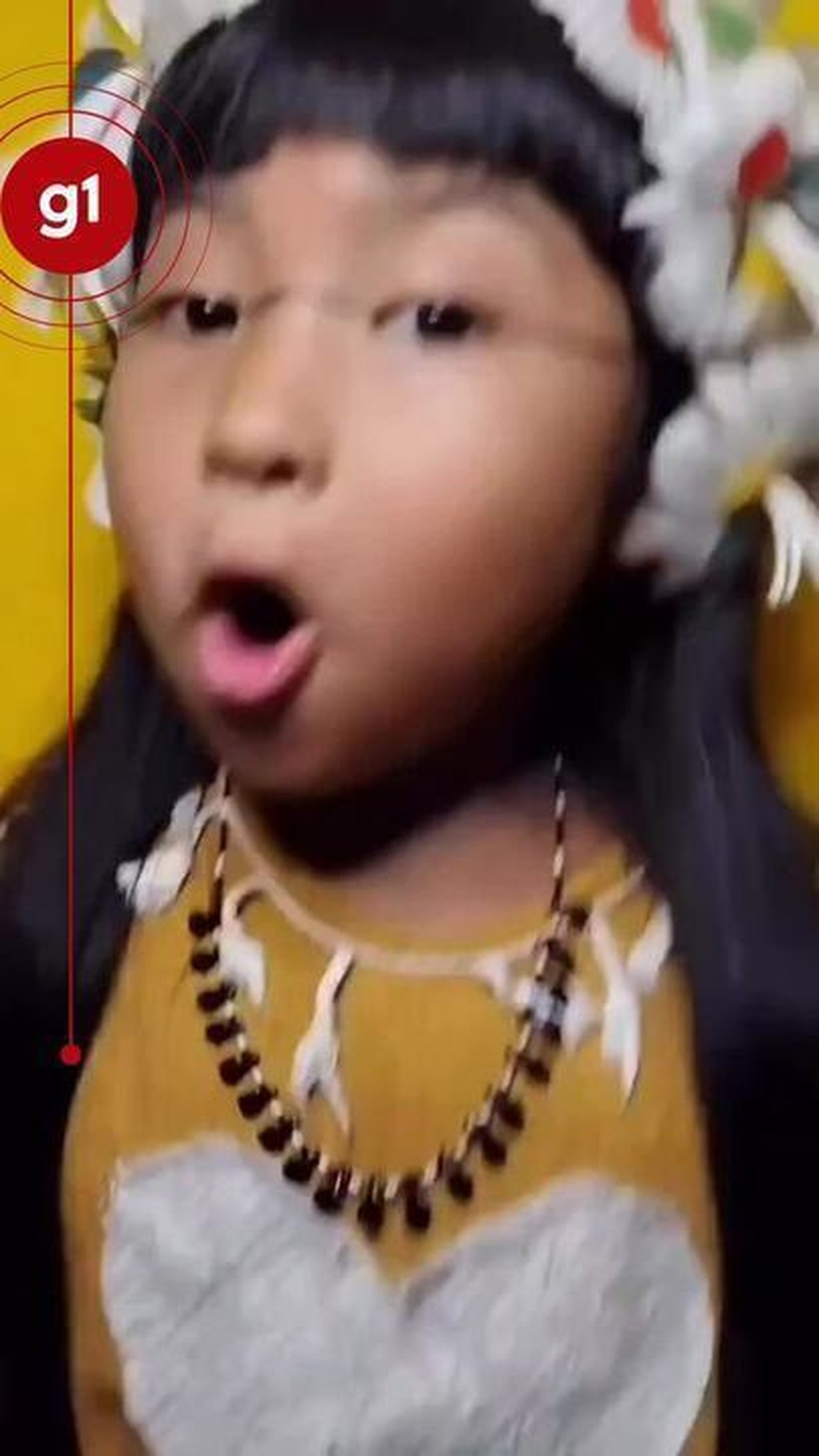 ‘Oi, pexual!’: criança indígena do AM viraliza ao comer tanajura e mostrar a rotina das culturas Sateré-Mawé e Ticuna nas redes sociais